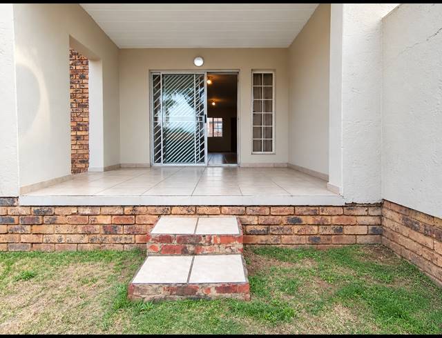 2 BEDROOM APARTMENT FOR SALE IN HIGHVELD